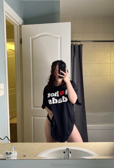Lovelydemon24 only fans nude