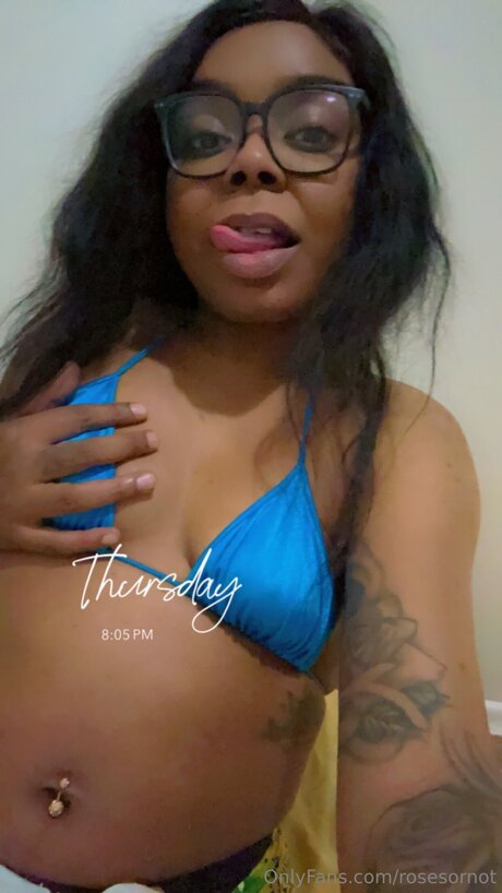 Rosesornot onlyfans boobs