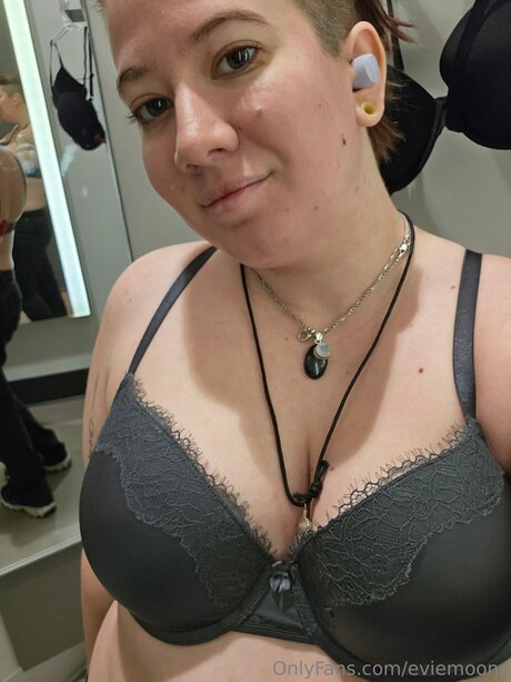 Eviemoons onlyfans leaks porn