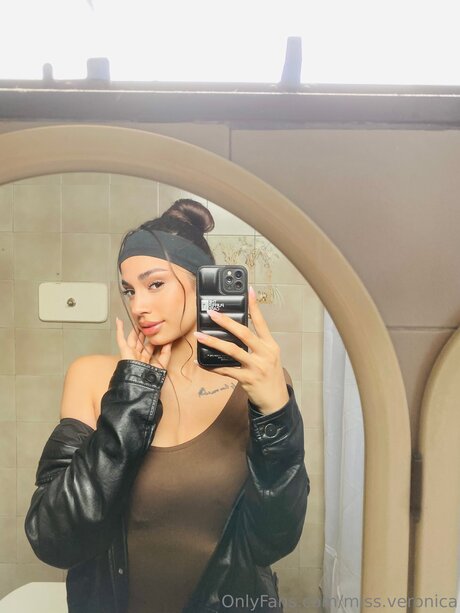 Miss Veronica topless onlyfans