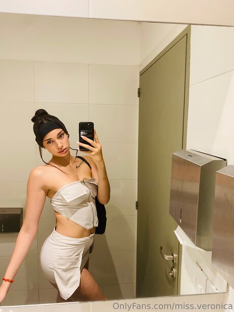 Miss Veronica nude onlyfans leak