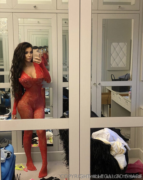 Chloekhan only fans pic