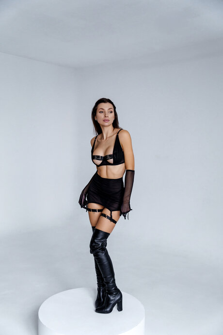 Larahook Profile image