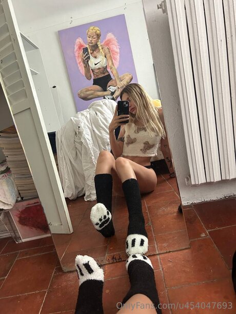 Pauuuline onlyfans model images