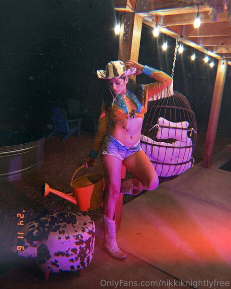 Nikkiknightlyfree onlyfans model