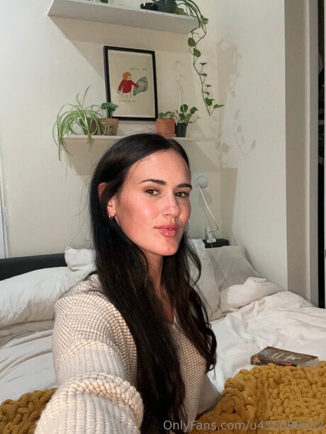 Asmrwitholivia onlyfans leaks.