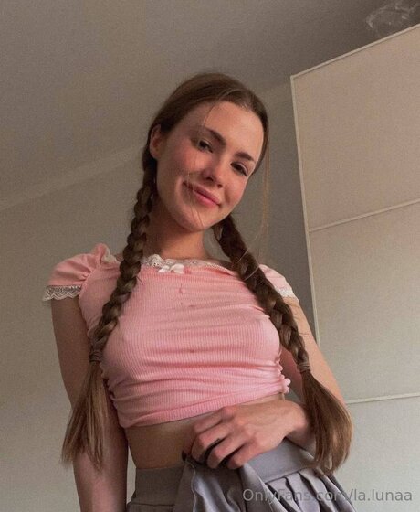 La Lunaa onlyfans posts