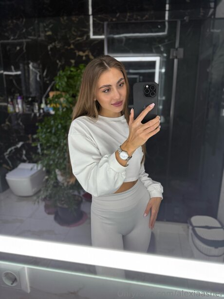 Alexiaasher onlyfans nude pics