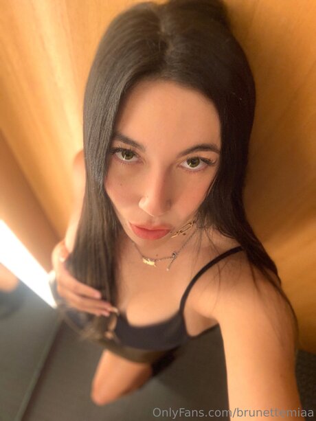 Brunettemiaa only fans leaked