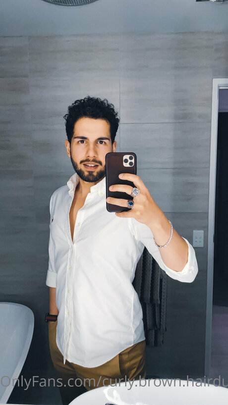 Curly Brown Hairdude onlyfans post