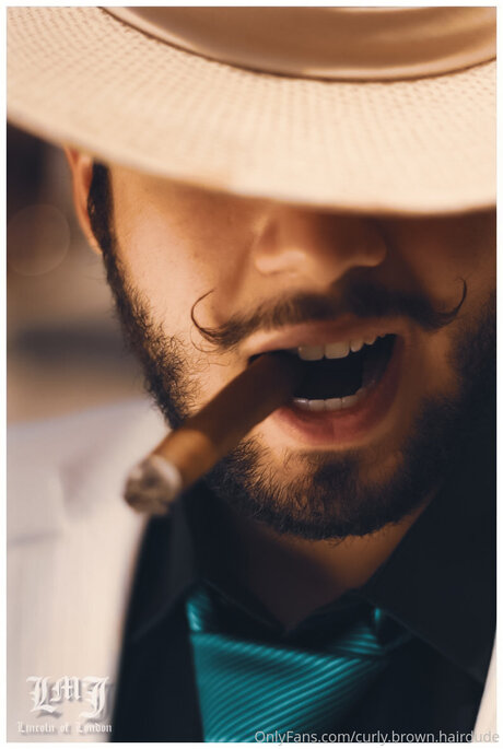 Curly Brown Hairdude onlyfans nudes