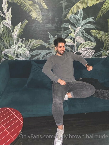 Curly Brown Hairdude leaked onlyfans photos
