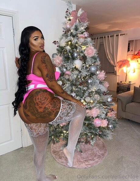 Elliechloe strip onlyfans