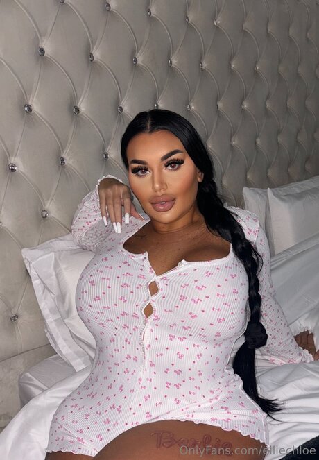 Elliechloe nude onlyfans leaked