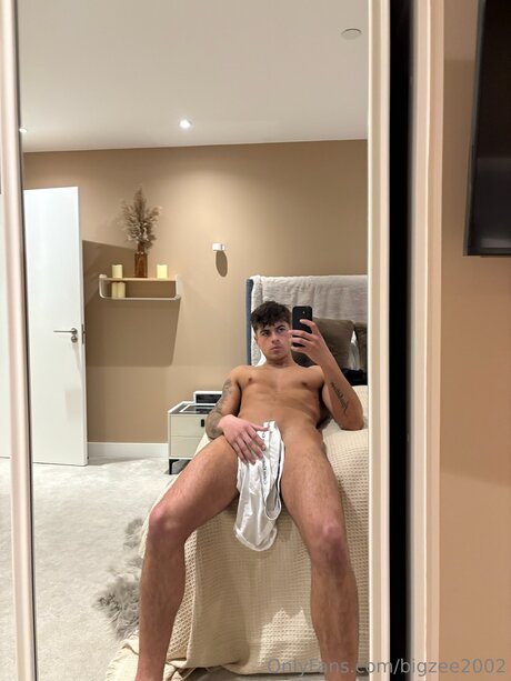 Bigzee2002 leaked onlyfans