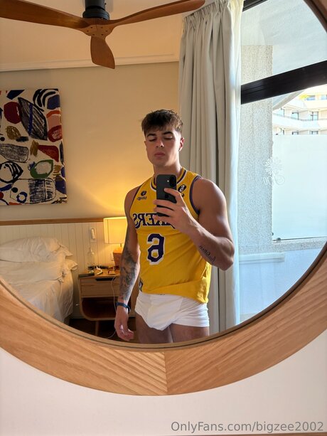 Bigzee2002 onlyfans ass