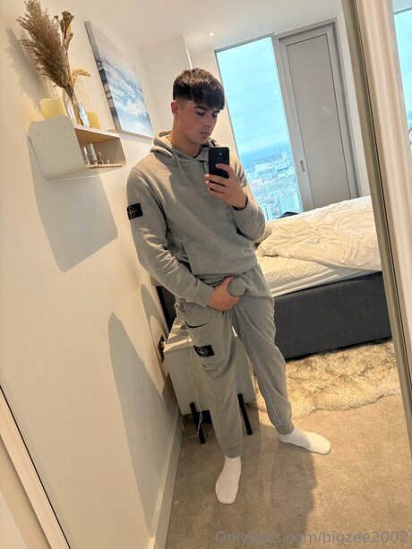 Bigzee2002 nude onlyfans leak