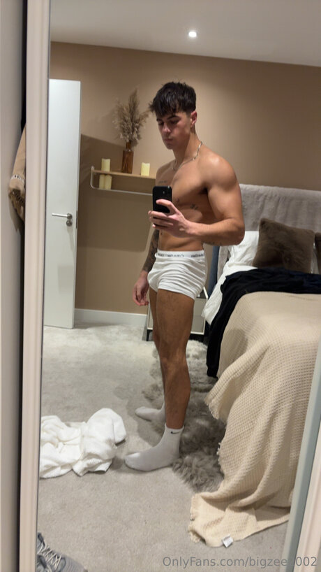 Bigzee2002 strip onlyfans