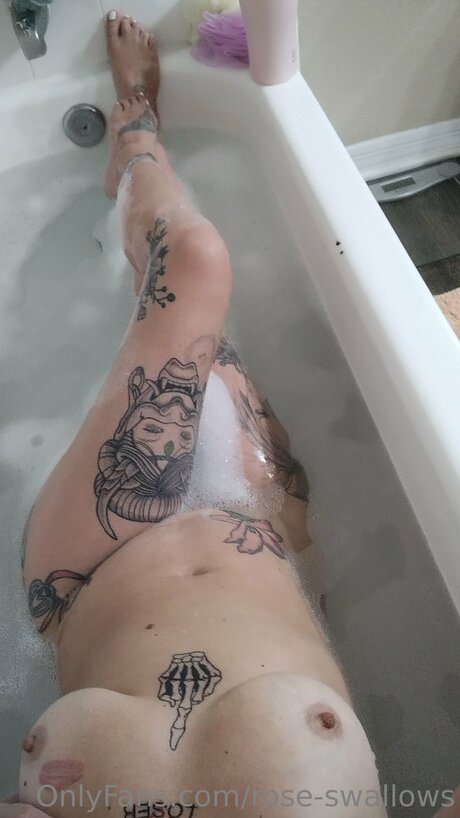 Rose Swallows onlyfans model