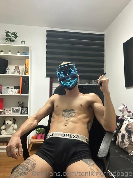 Tonikingfreepage onlyfans leaked dirtyship