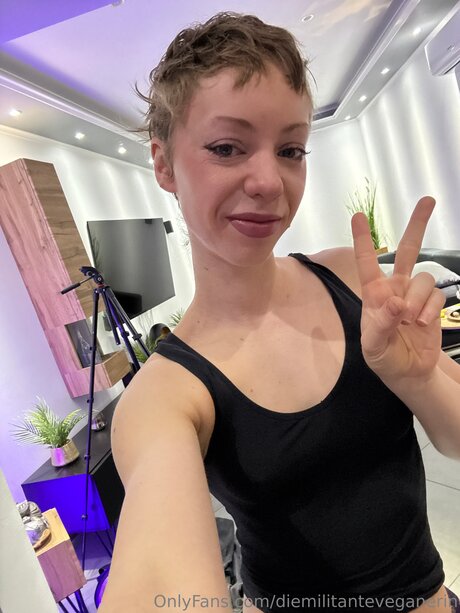 Diemilitanteveganerin tits onlyfans
