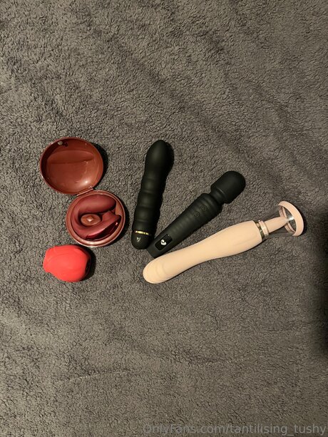 Tantilising Tushy  images