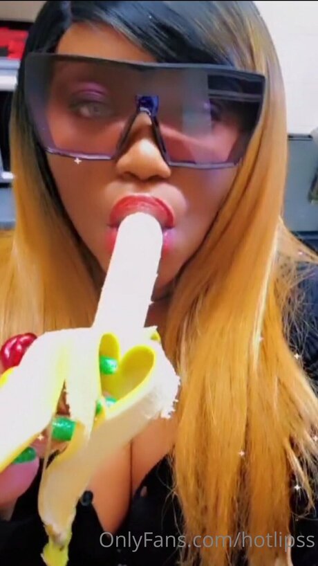 Hotlipss strip onlyfans