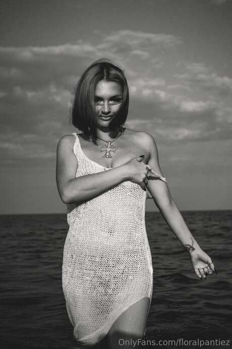 Floralpantiez only fans nude leaks