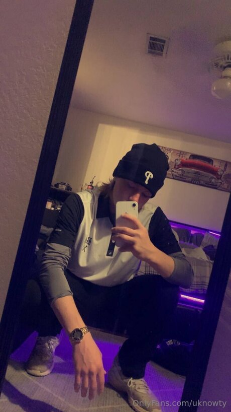 Uknowty naked onlyfans