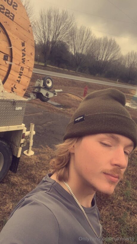 Uknowty only fans leak nude