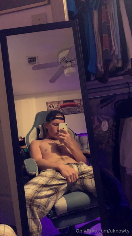 Uknowty onlyfans leaked nude