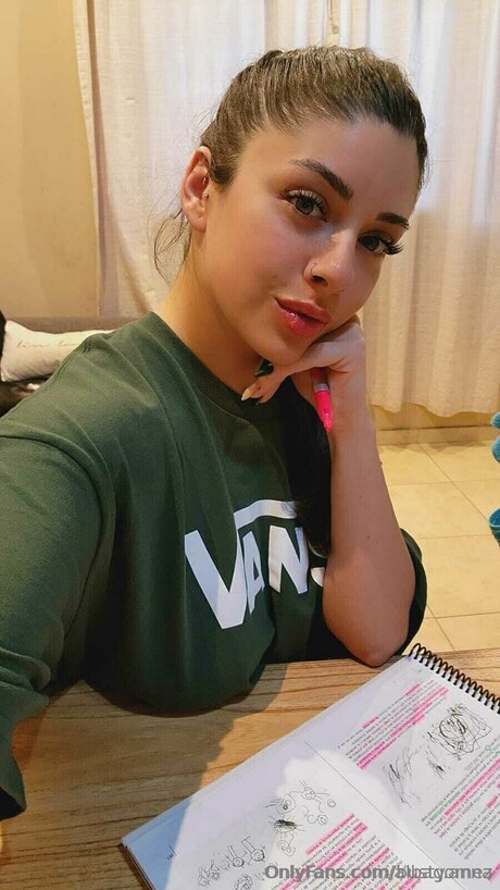 Albagomez feet onlyfans