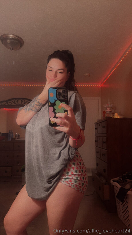 Allie Loveheart24 onlyfans leajs