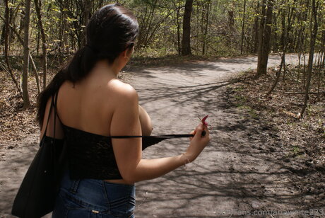 Ariawhite223 onlyfans leaked.