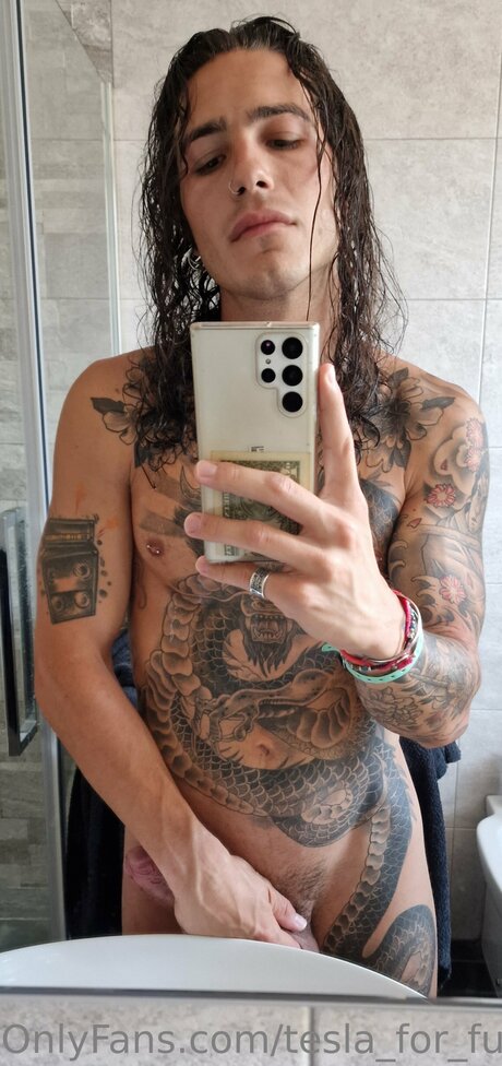 Tesla For Fun desnuda onlyfans