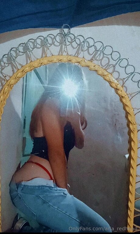 Aria Redhead onlyfans striptease