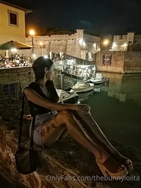Sexybunnylola onlyfans topless
