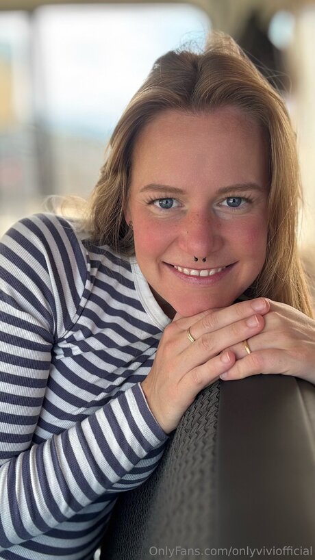Onlyviviofficial only fans naked