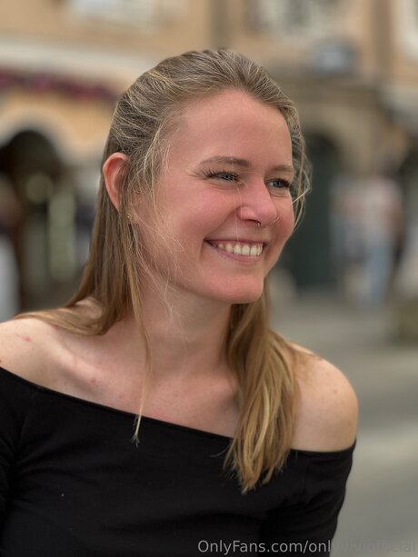 Onlyviviofficial onlyfans nudes