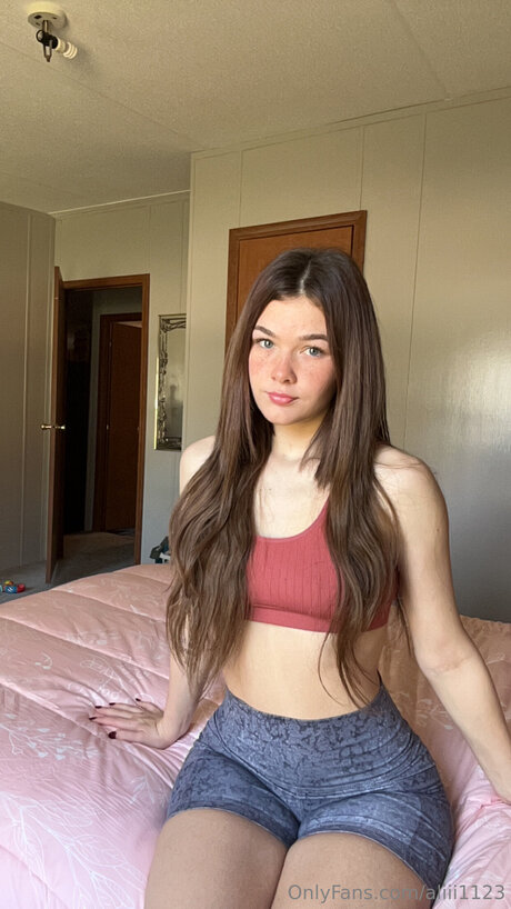 Aliii1123 onlyfans strip