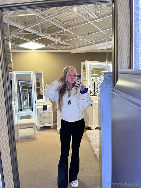 Cherrycream0 strip onlyfans