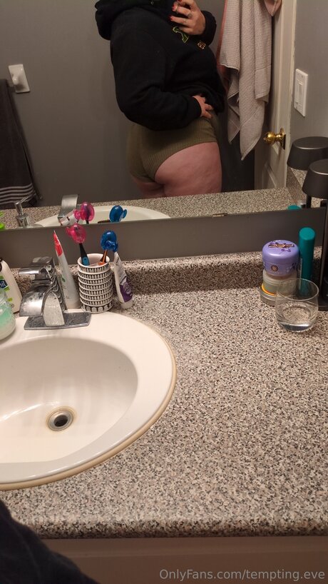 Tempting Eve leaks only fans