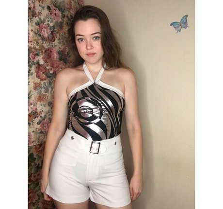 Tori Eaglestone onlyfans boobs