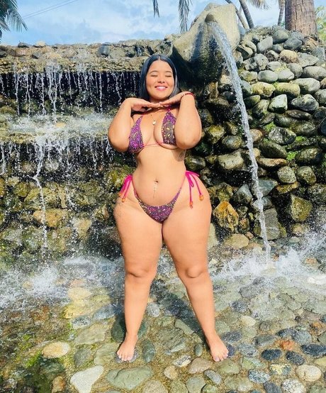 Angie Acosta onlyfans topless