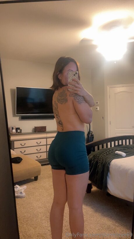 Starrelove69 nude leak onlyfans