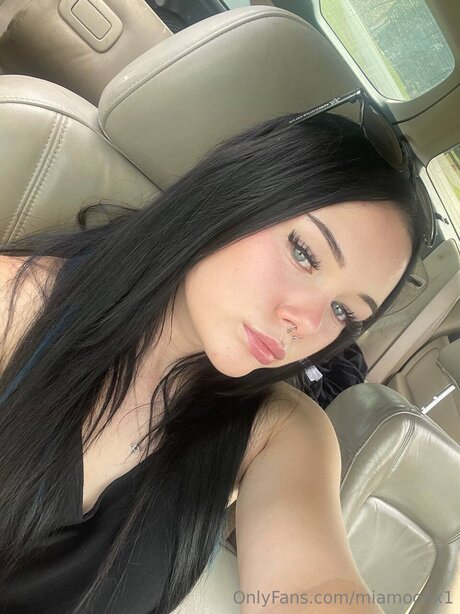 Miamoonx1 onlyfans pics