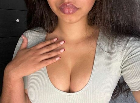 Ellaroseyyfree onlyfans leaked tits
