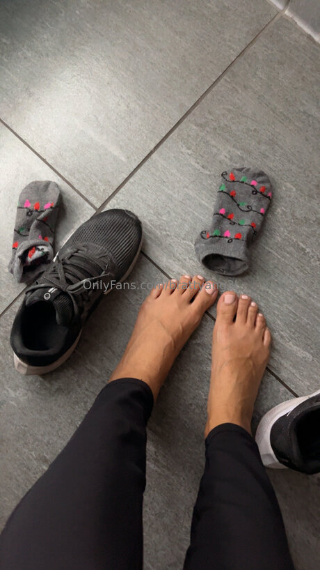 Brattyang3l onlyfans pics