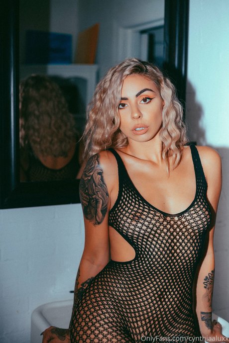 Cynthiaaluxx onlyfans topless