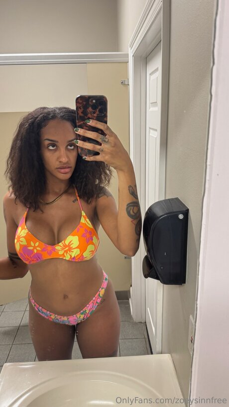 Zoeysinnfree new onlyfans leaks